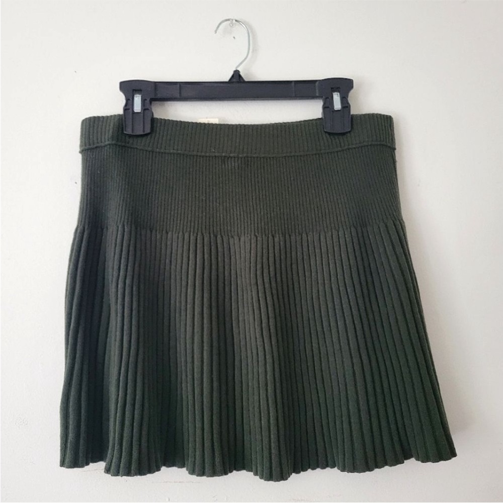 🆕 AERIE Take Charge Stretchy Ribbed Knit Olive Green Pleated Mini Skirt, Size M - Picture 3 of 14